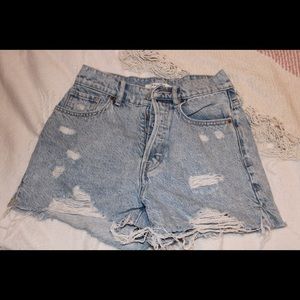 Worn 3 times PacSun jean shorts! Gives you great shape!